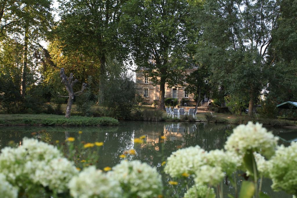 Chateau Du Beugnon Bed and Breakfast Tigné Buitenkant foto