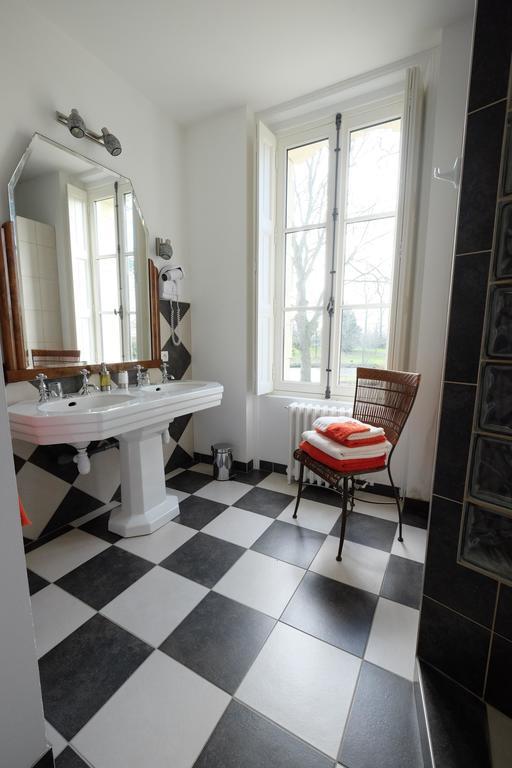 Chateau Du Beugnon Bed and Breakfast Tigné Kamer foto