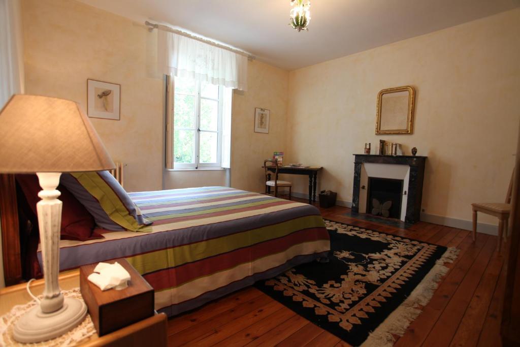 Chateau Du Beugnon Bed and Breakfast Tigné Kamer foto